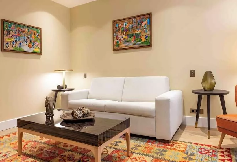 ホテル La Mère Germaine