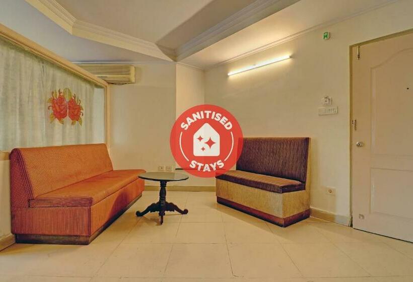 בית מלון כפרי Oyo 81273  Sri Sai Grand Central