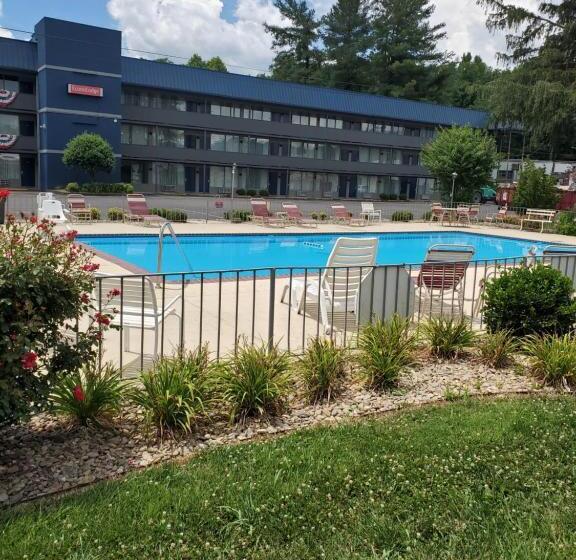 فندق Suburban Studios Middlesboro