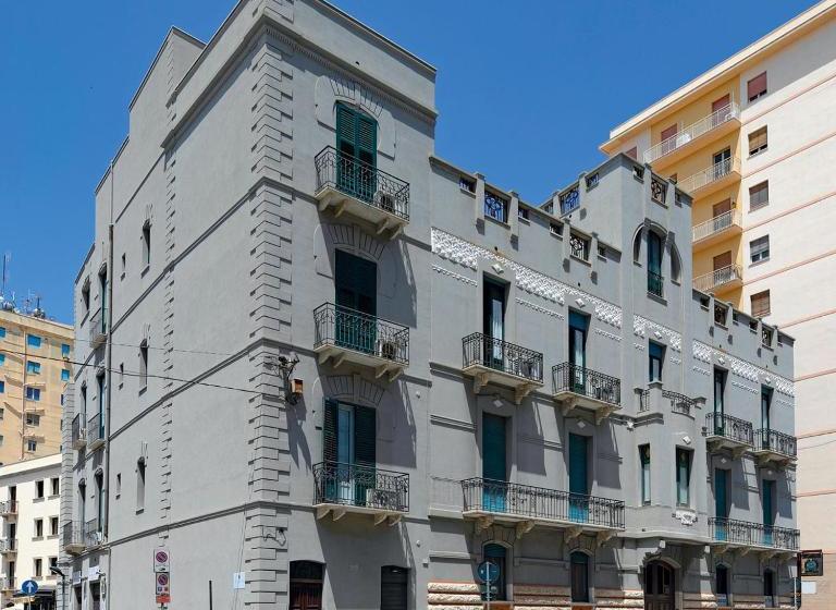 膳宿费 Trapani In Liberty