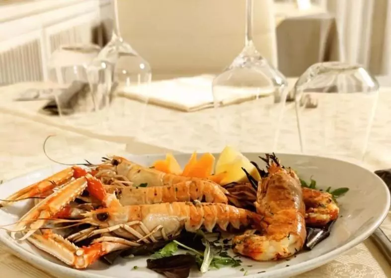 تختخواب و صبحانه Alla Frasca