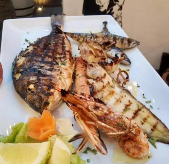 تختخواب و صبحانه Alla Frasca