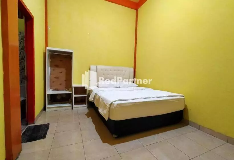 Hotelli Hing Amimah Near Bau Bau Port Redpartner