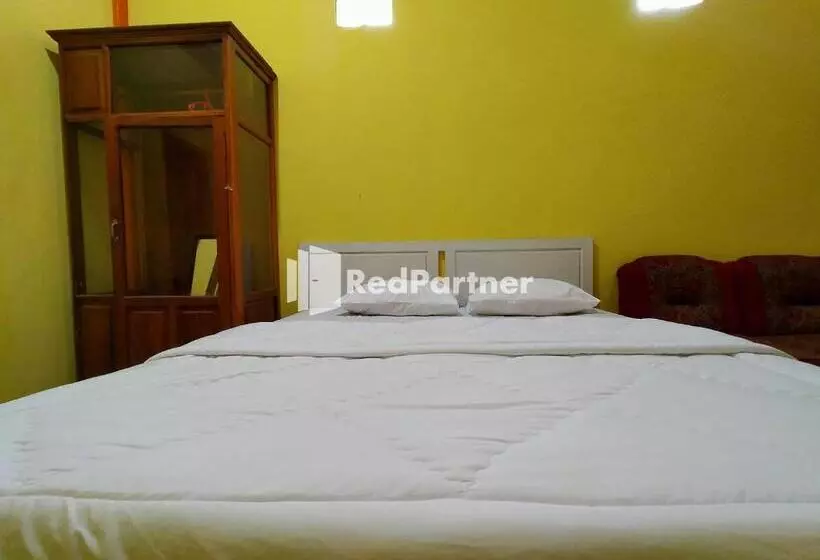 Hotelli Hing Amimah Near Bau Bau Port Redpartner