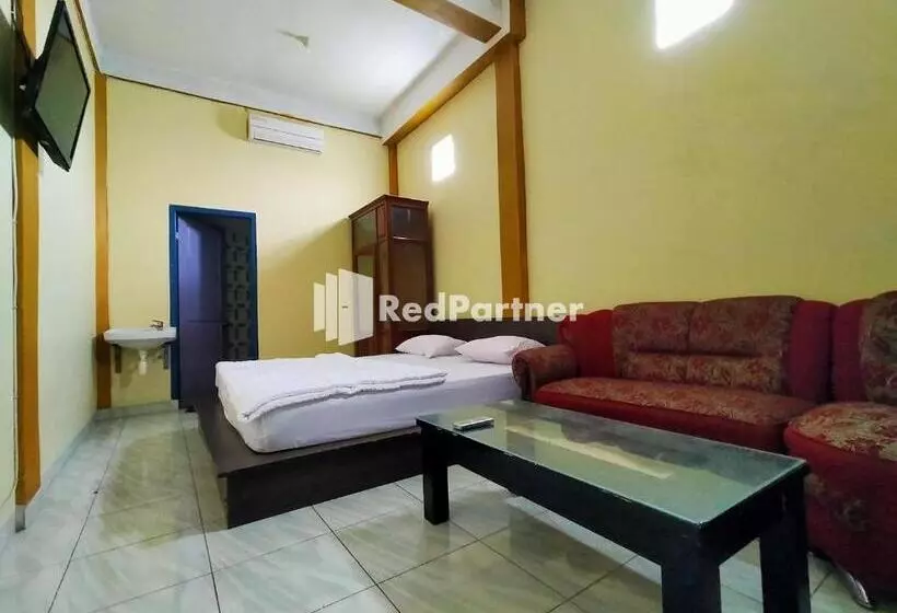 Hotelli Hing Amimah Near Bau Bau Port Redpartner