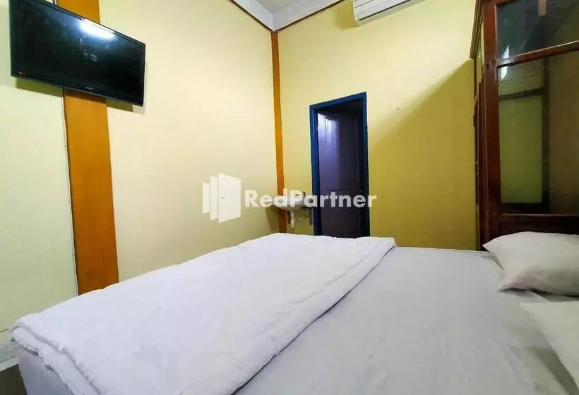 Hotelli Hing Amimah Near Bau Bau Port Redpartner