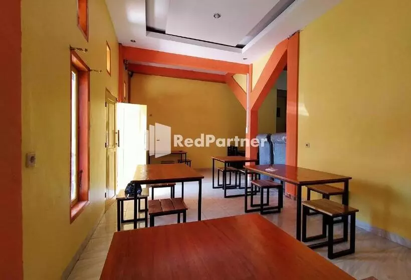 Hotelli Hing Amimah Near Bau Bau Port Redpartner