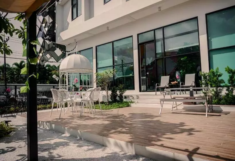 هتل Play Poshtel & Cafe