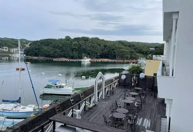 Marina Hotel Kaikuu