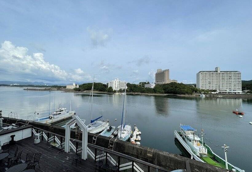 Marina Hotel Kaikuu