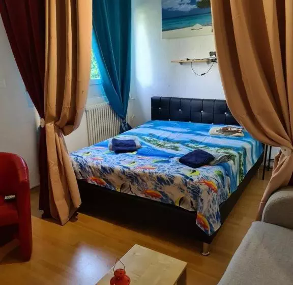 ペンション At Moumie Studio Furnished Quiet Place Parking And Jacuzzi And Pool