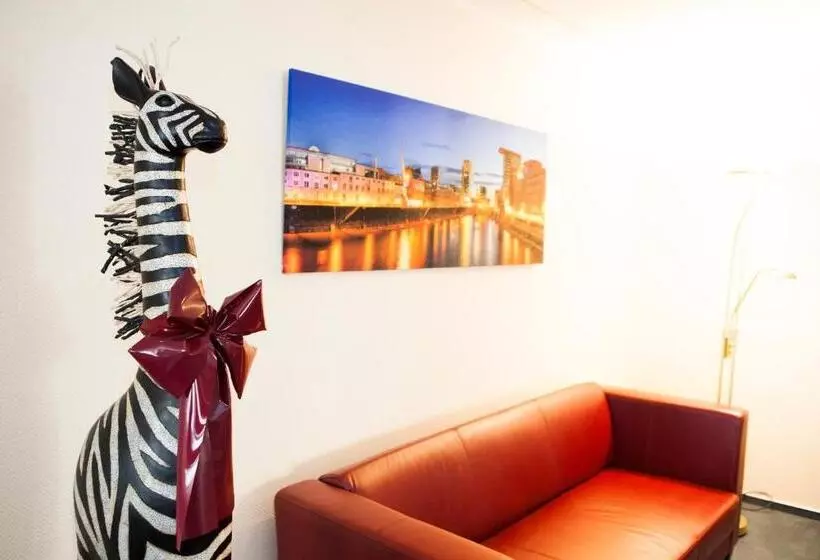 호텔 Am Dusseldorfer Platz