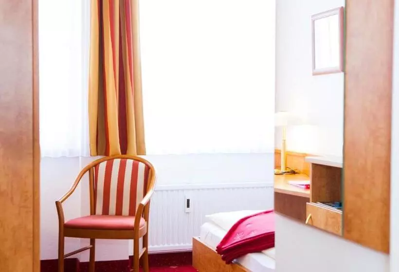 호텔 Am Dusseldorfer Platz