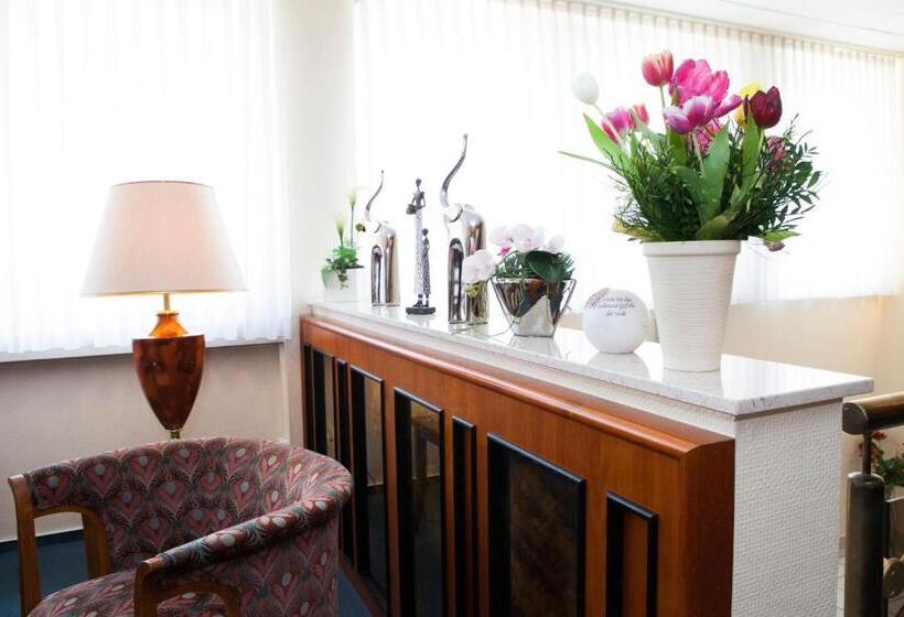 호텔 Am Dusseldorfer Platz