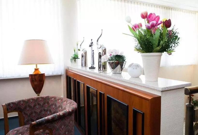 호텔 Am Dusseldorfer Platz