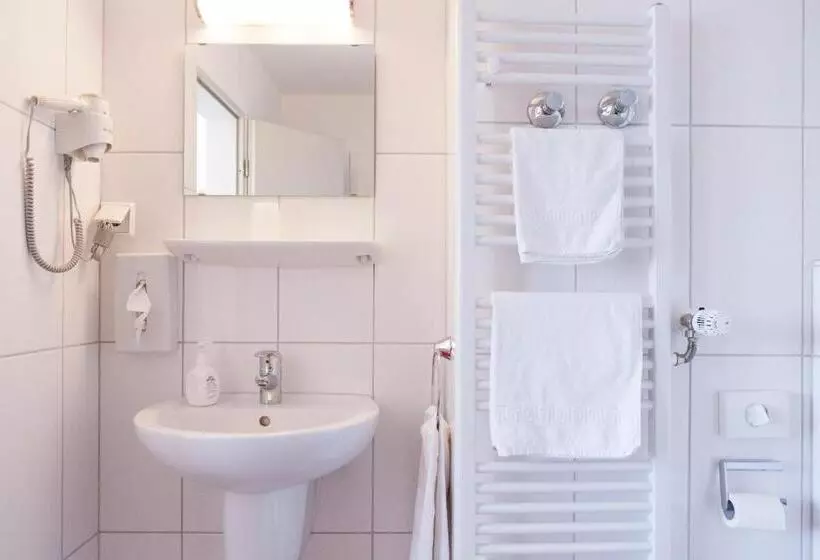 호텔 Am Dusseldorfer Platz