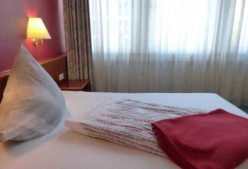 호텔 Am Dusseldorfer Platz