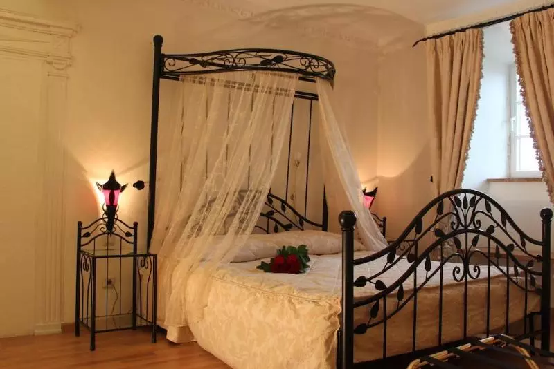 Отель Burghaus Kronenburg