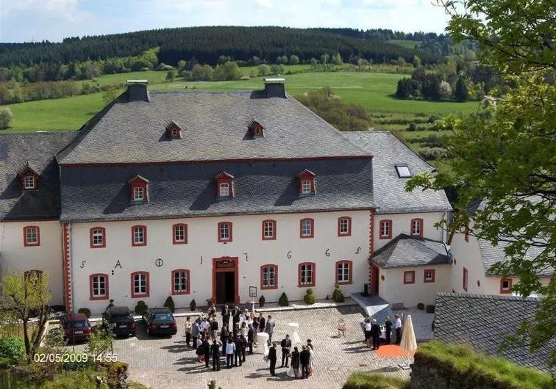 Отель Burghaus Kronenburg