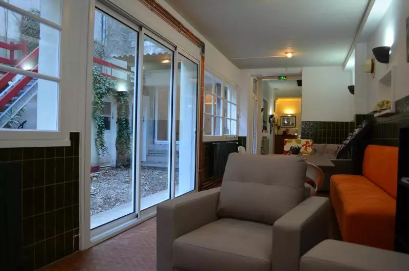 בית מלון כפרי De Paris