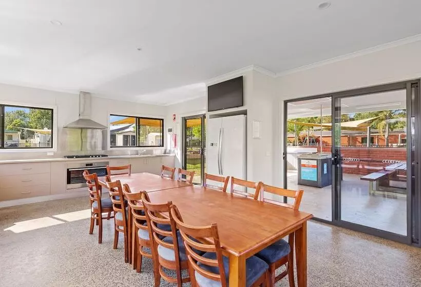 Отель Discovery Parks   Maidens Inn Moama