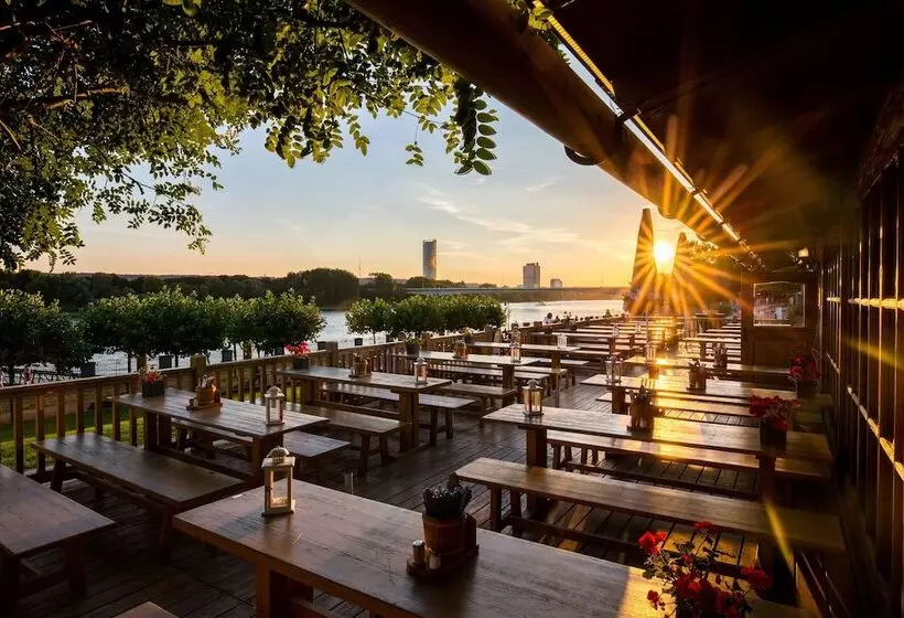 Отель Kameha Grand Bonn