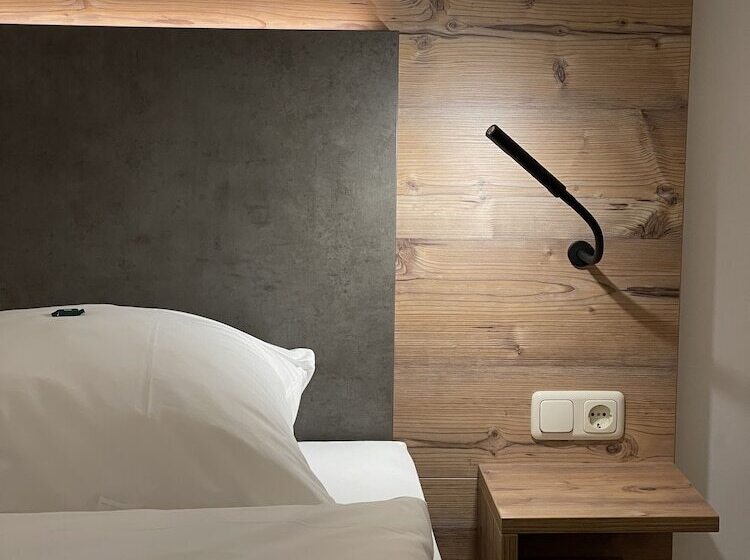 酒店 Mintarder Wasserbahnhof