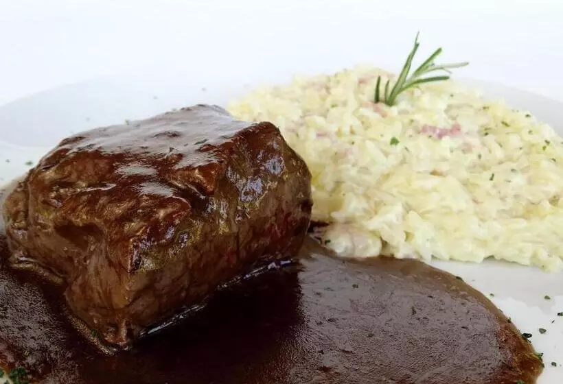 فندق Serrambi Resort