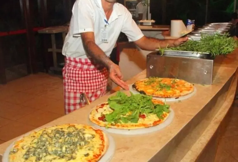 فندق Serrambi Resort