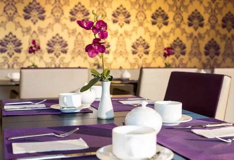 Отель Vis A Vis