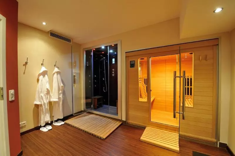 Отель Vis A Vis