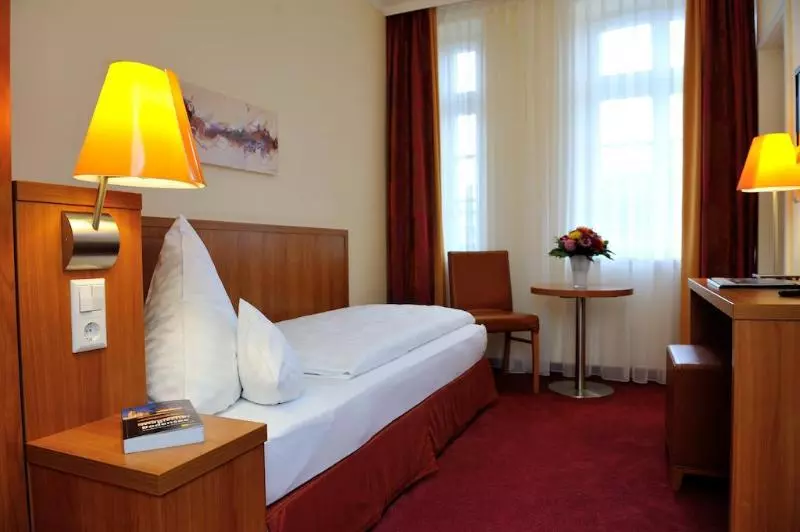 Отель Vis A Vis