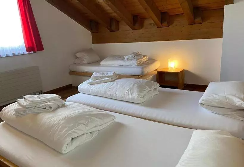 ペンション Berggasthaus Piz Calmot