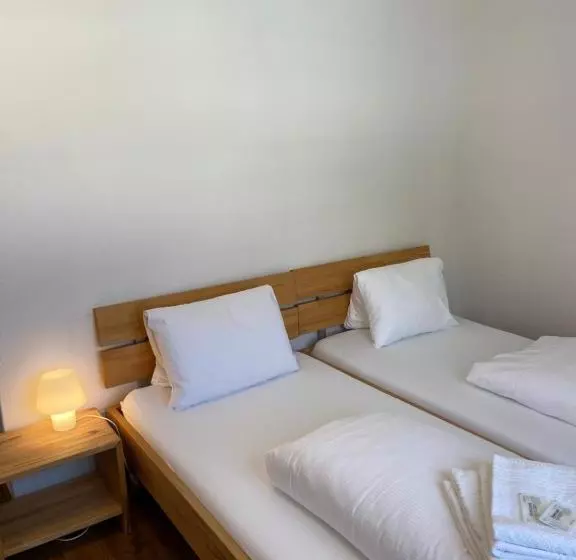 ペンション Berggasthaus Piz Calmot