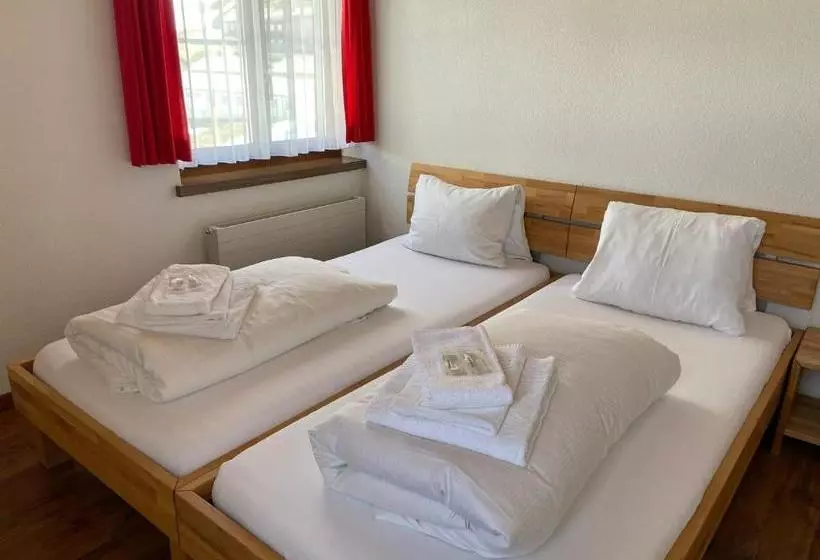 ペンション Berggasthaus Piz Calmot