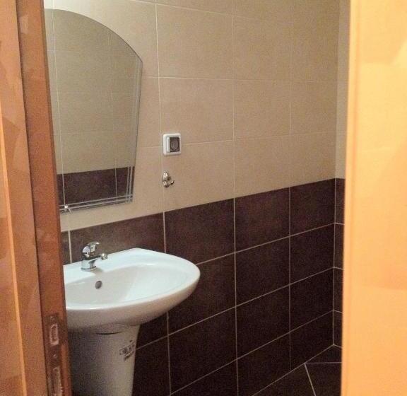 פנסיון Elite Apartments Is Located In The Old Town Of Pomorie