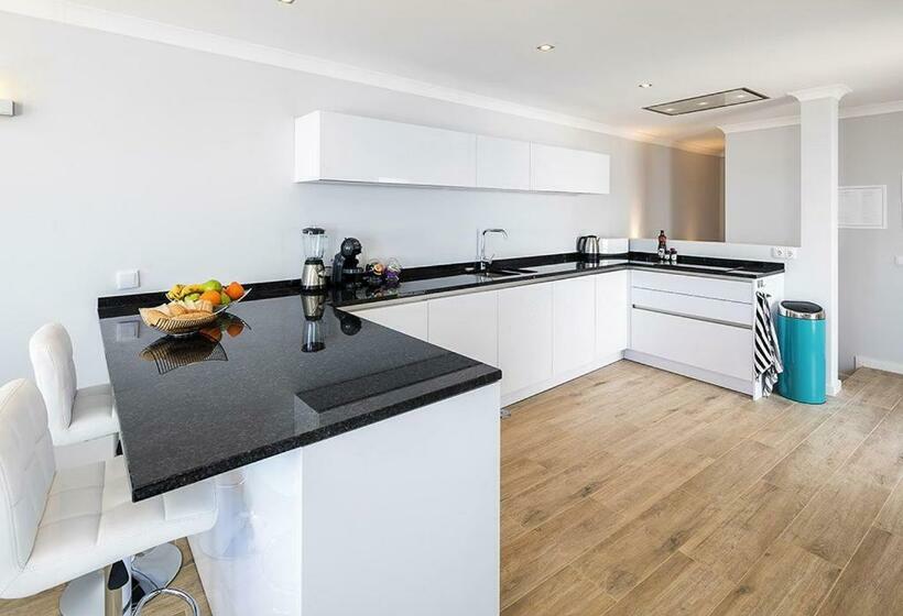 پانسیون Villa Benagil With Stunning Views And Roof Terrace With Private Heated Pool