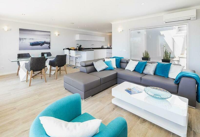 پانسیون Villa Benagil With Stunning Views And Roof Terrace With Private Heated Pool