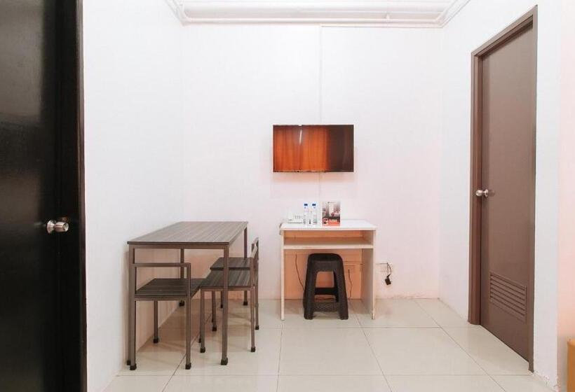 Szálloda Reddoorz @ Jardin Lrt Tayuman Manila