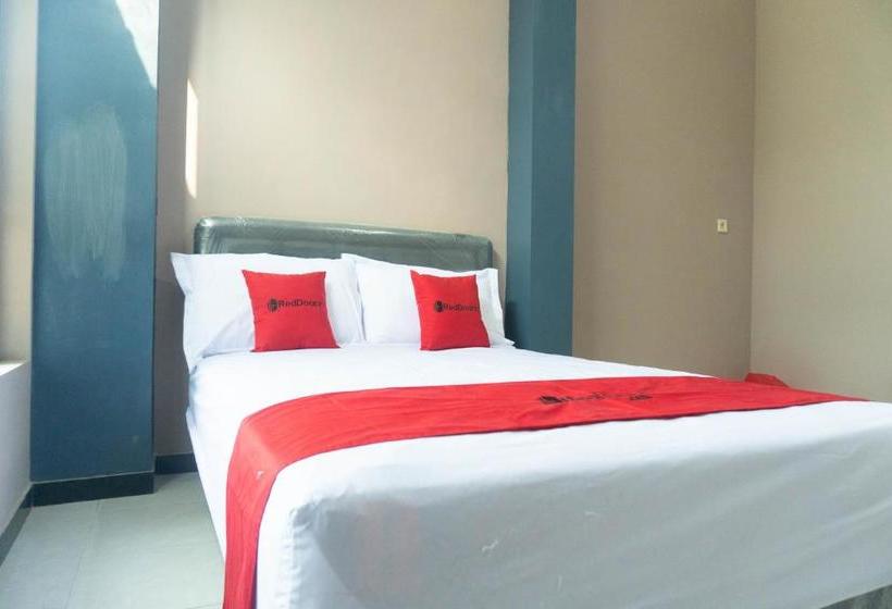 Otel Reddoorz Syariah Near Alun Alun Blitar