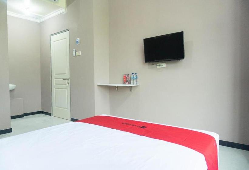 Otel Reddoorz Syariah Near Alun Alun Blitar