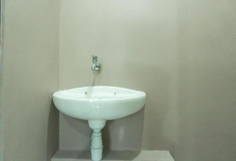 Otel Reddoorz Syariah Near Alun Alun Blitar