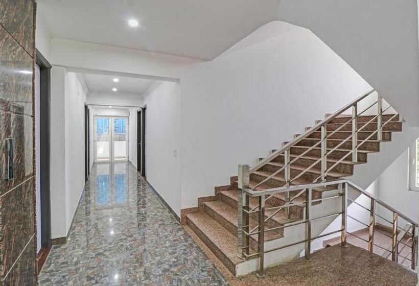 هتل Treebo Grand Town House