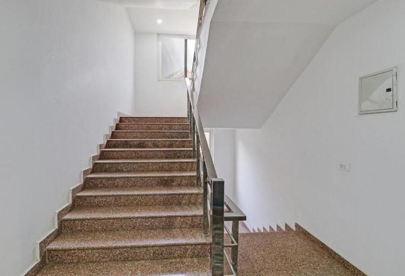 هتل Treebo Grand Town House