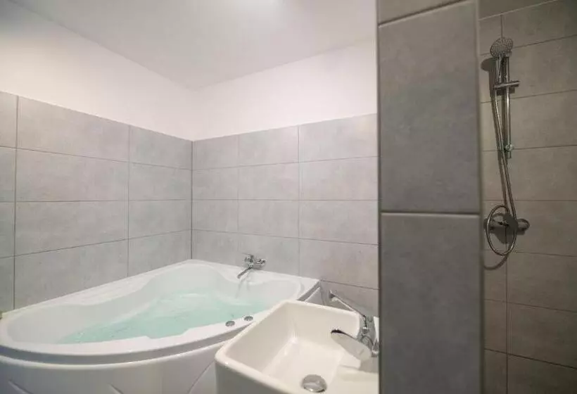 Majatalo Pixel Guesthouse