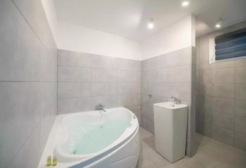 Majatalo Pixel Guesthouse