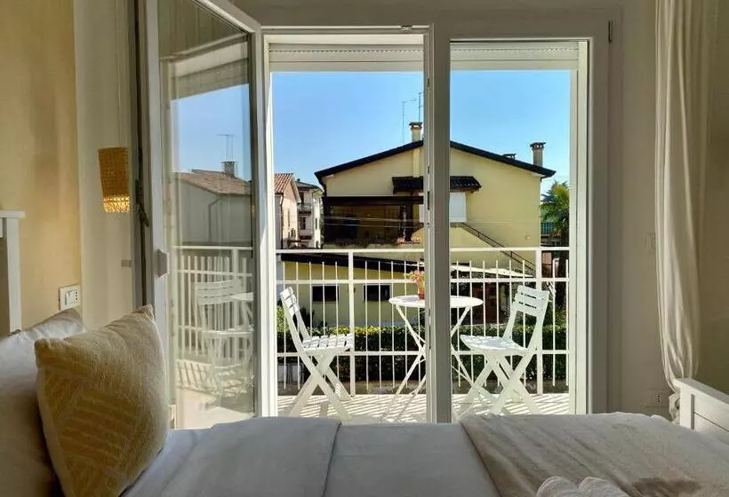 تختخواب و صبحانه Pathos Guest House