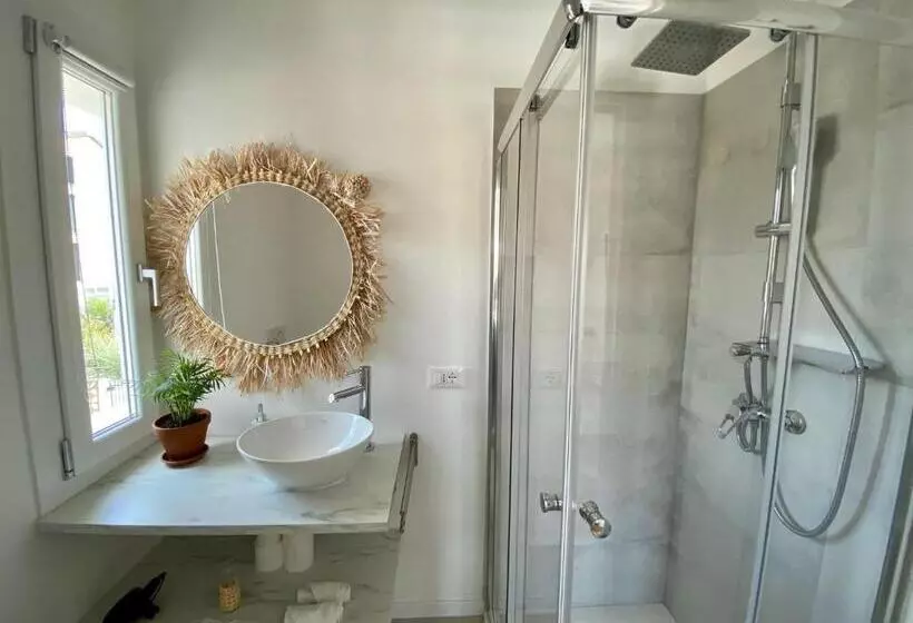 تختخواب و صبحانه Pathos Guest House