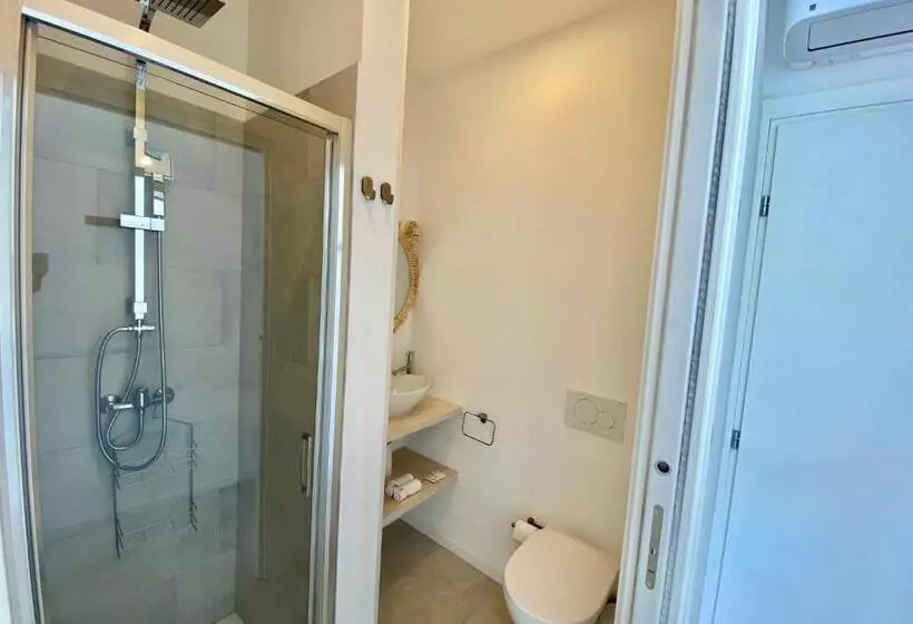 تختخواب و صبحانه Pathos Guest House