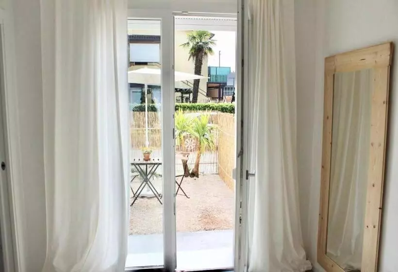 تختخواب و صبحانه Pathos Guest House